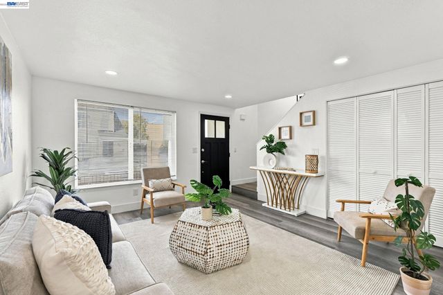 890 Bissell Ct, Richmond, CA 94801