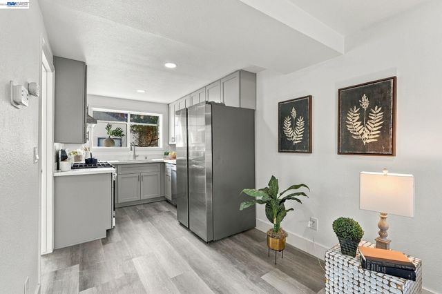 890 Bissell Ct, Richmond, CA 94801