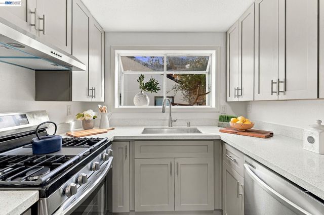 890 Bissell Ct, Richmond, CA 94801