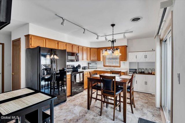 25 Cartwheel Drive, Scotia, NY 12302