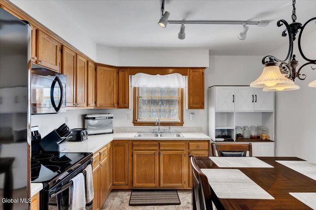 25 Cartwheel Drive, Scotia, NY 12302