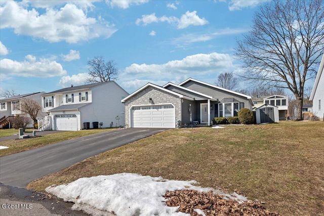 25 Cartwheel Drive, Scotia, NY 12302