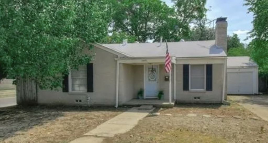 6401 Calmont Avenue, Fort Worth, TX 76116