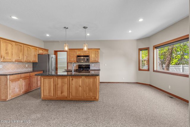 11544 N Cattle Dr, Hayden, ID 83835