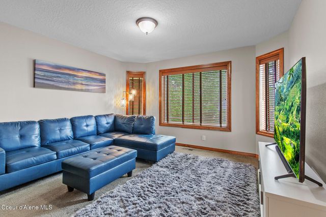 11544 N Cattle Dr, Hayden, ID 83835