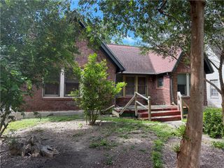 537 Naples St, Corpus Christi, TX 78404