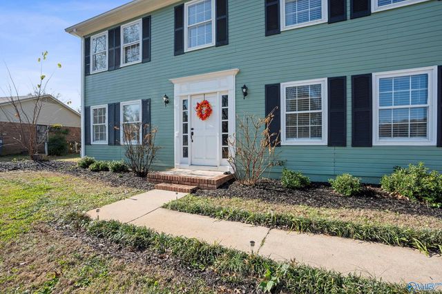 2218 Essex Drive SW, Decatur, AL 35603