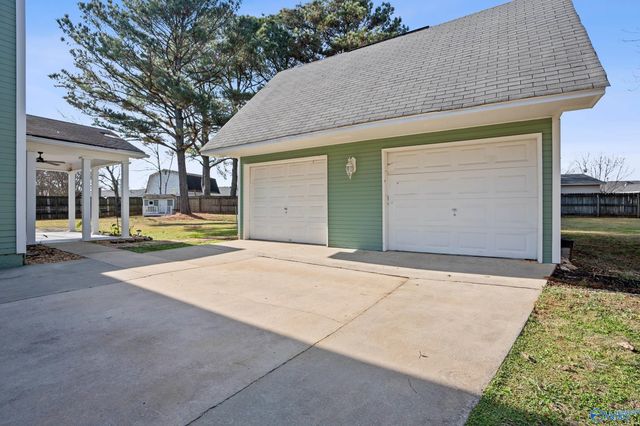 2218 Essex Drive SW, Decatur, AL 35603