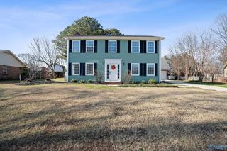 2218 Essex Drive SW, Decatur, AL 35603