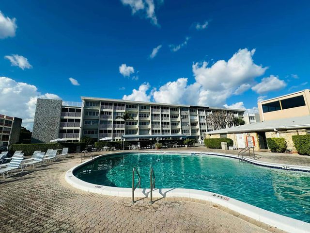 215 SE 3rd Avenue, Hallandale Beach, FL 33009
