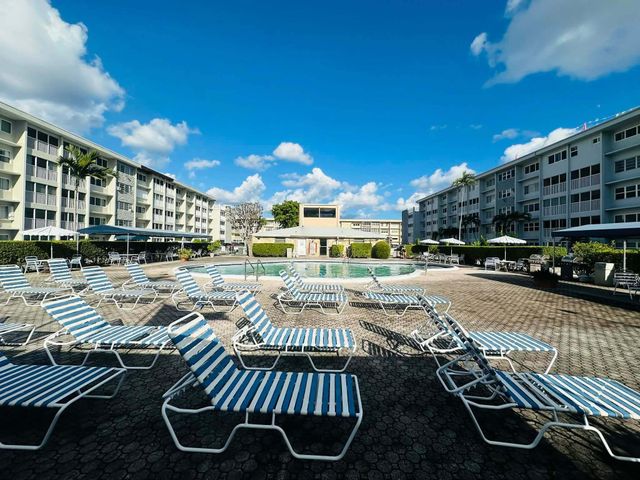 215 SE 3rd Avenue, Hallandale Beach, FL 33009