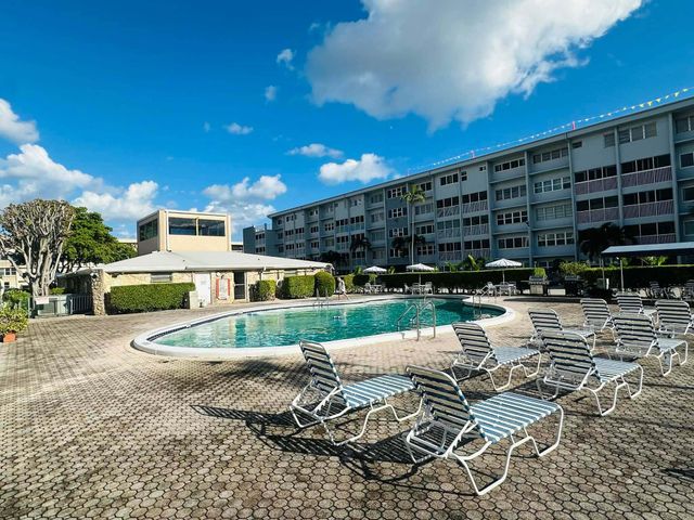215 SE 3rd Avenue, Hallandale Beach, FL 33009