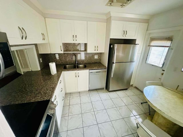 215 SE 3rd Avenue, Hallandale Beach, FL 33009