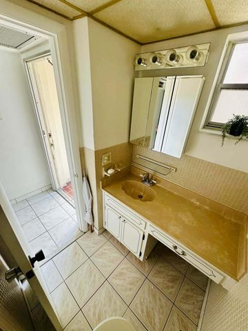 215 SE 3rd Avenue, Hallandale Beach, FL 33009