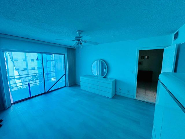 215 SE 3rd Avenue, Hallandale Beach, FL 33009
