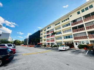 215 SE 3rd Avenue, Hallandale Beach, FL 33009