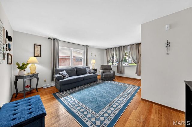 649 Suntide Drive, St Louis, MO 63125