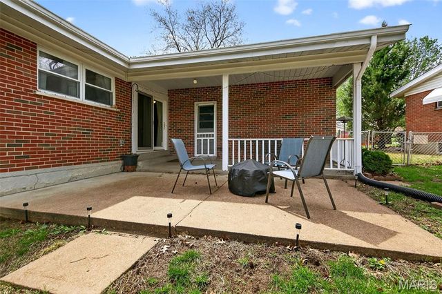 649 Suntide Drive, St Louis, MO 63125