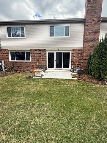 1260 Briarwood Lane 58, Libertyville, IL 60048