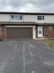 1260 Briarwood Lane 58, Libertyville, IL 60048