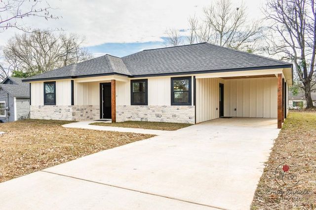 1904 Spring St, Marshall, TX 75672