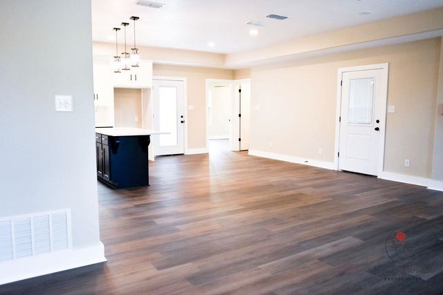 1904 Spring St, Marshall, TX 75672