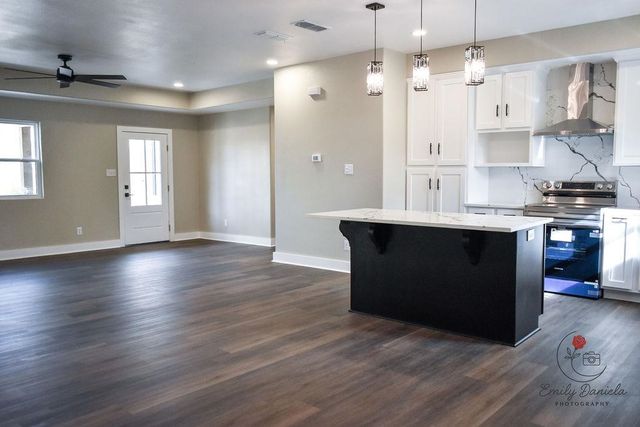 1904 Spring St, Marshall, TX 75672