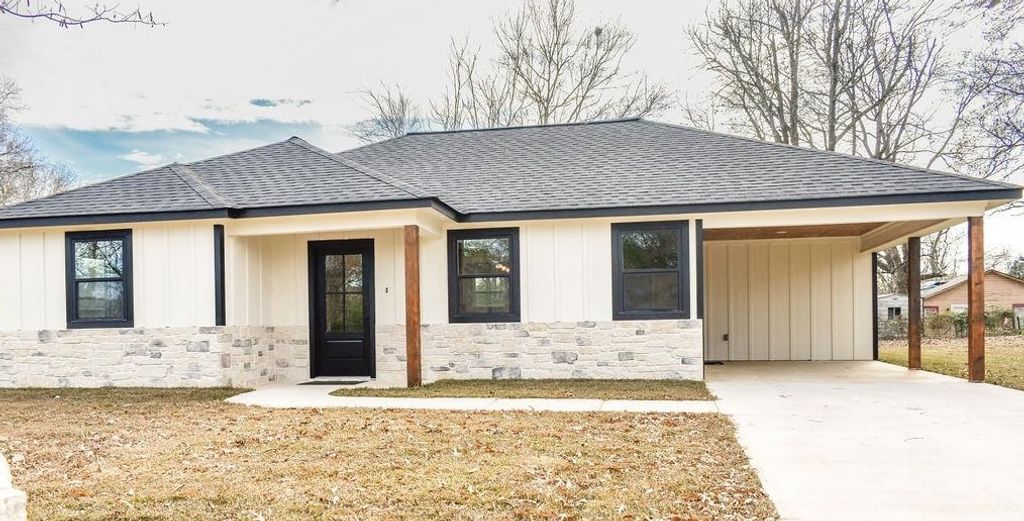 1904 Spring St, Marshall, TX 75672