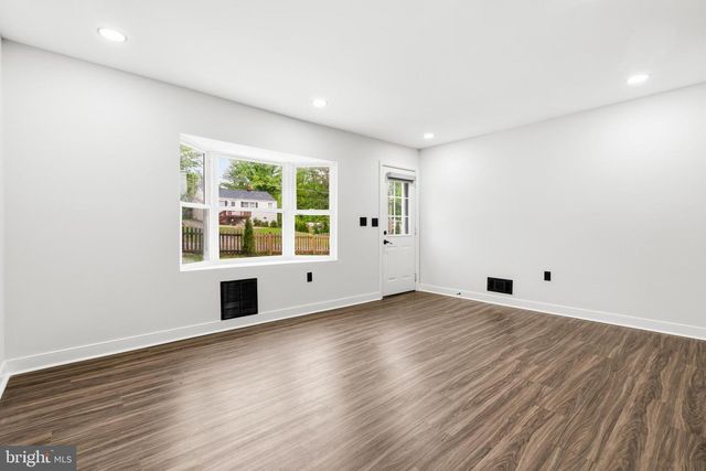 9529 TEMPLE HILL RD, Clinton, MD 20735