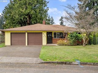 8331 Se CARNATION St, Milwaukie, OR 97267
