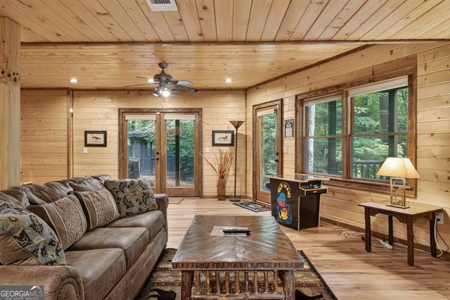 1934 Mountain Tops Road, Blue Ridge, GA 30513