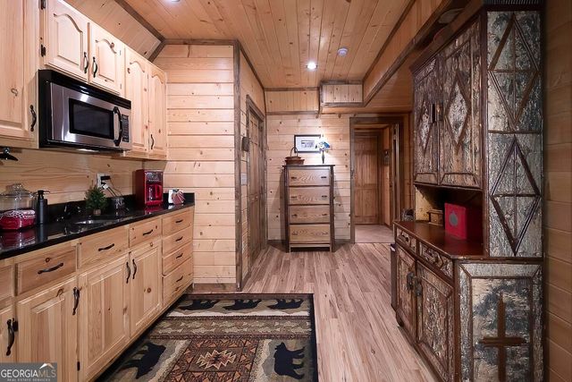 1934 Mountain Tops Road, Blue Ridge, GA 30513