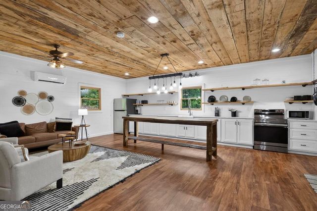 1934 Mountain Tops Road, Blue Ridge, GA 30513