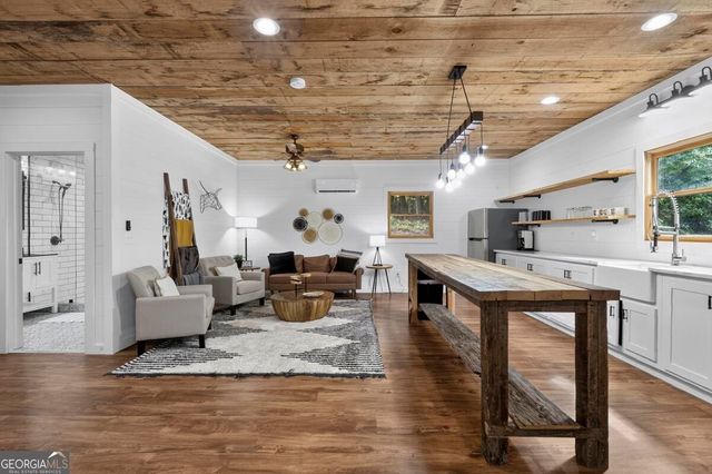 1934 Mountain Tops Road, Blue Ridge, GA 30513