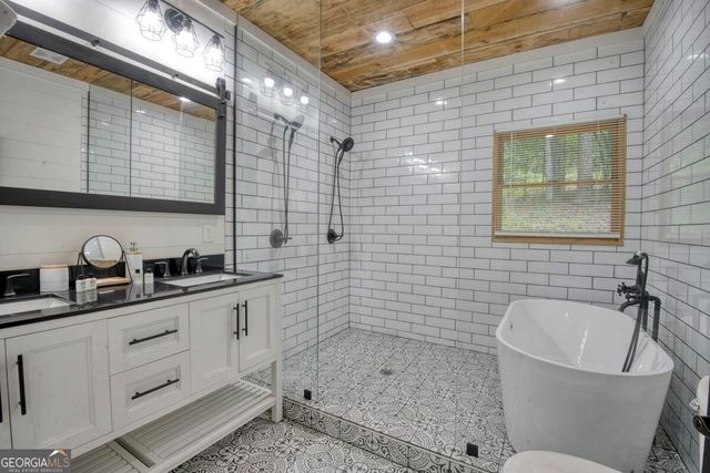 1934 Mountain Tops Road, Blue Ridge, GA 30513