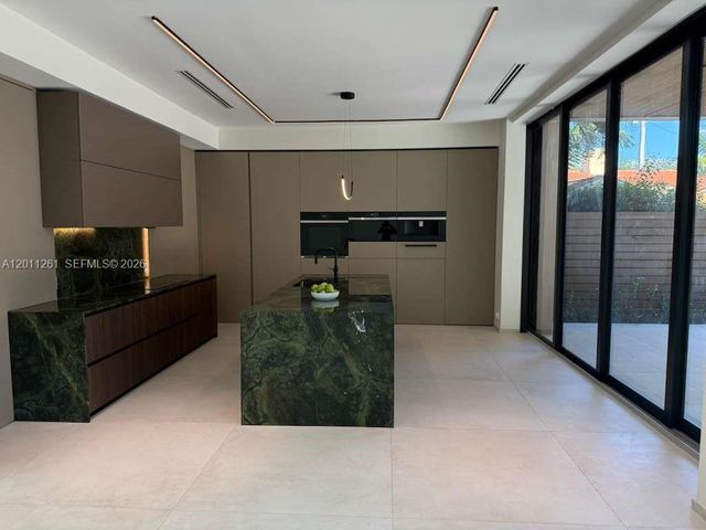 135 SW 29th Rd, Miami, FL 33129