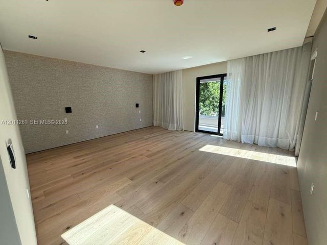 135 SW 29th Rd, Miami, FL 33129