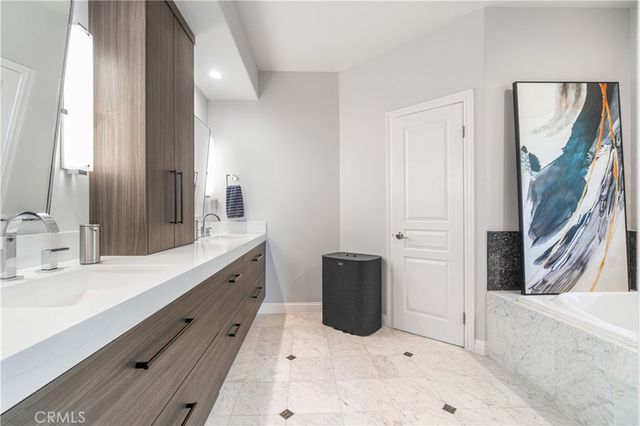 709 N. Lucia Ave B, Redondo Beach, CA 90277