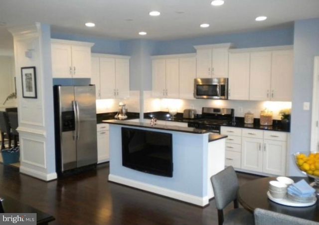300 SE CALDWELL TER SE, Leesburg, VA 20175