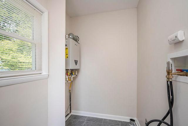 1022 Della Drive, Lexington, KY 40504