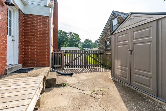 1022 Della Drive, Lexington, KY 40504