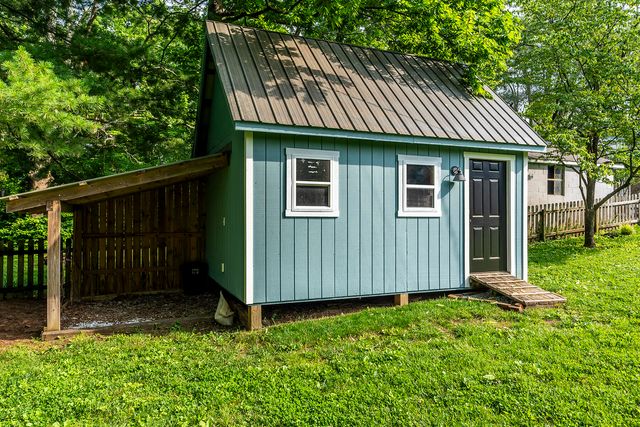 1022 Della Drive, Lexington, KY 40504