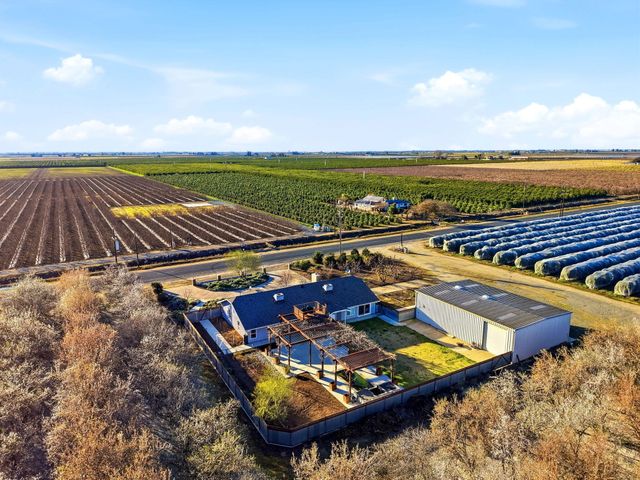 39532 Road 104, Dinuba, CA 93618