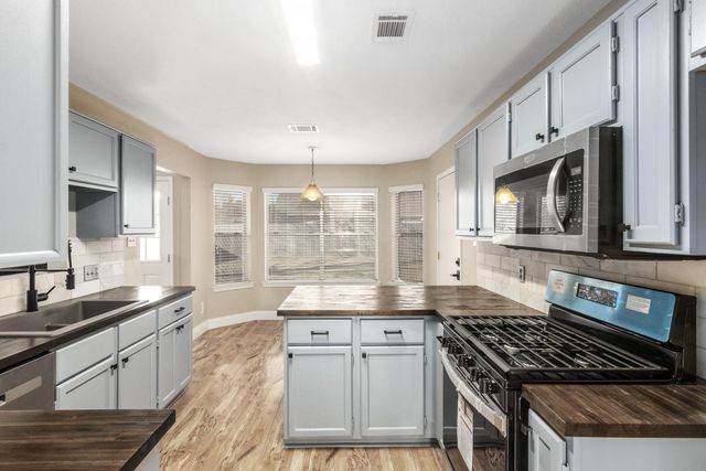 10901 N Spruce Drive N, La Porte, TX 77571