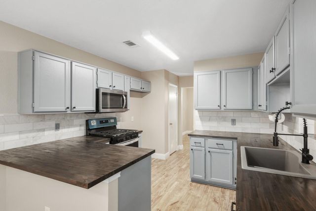 10901 N Spruce Drive N, La Porte, TX 77571