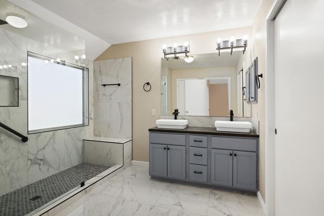 10901 N Spruce Drive N, La Porte, TX 77571