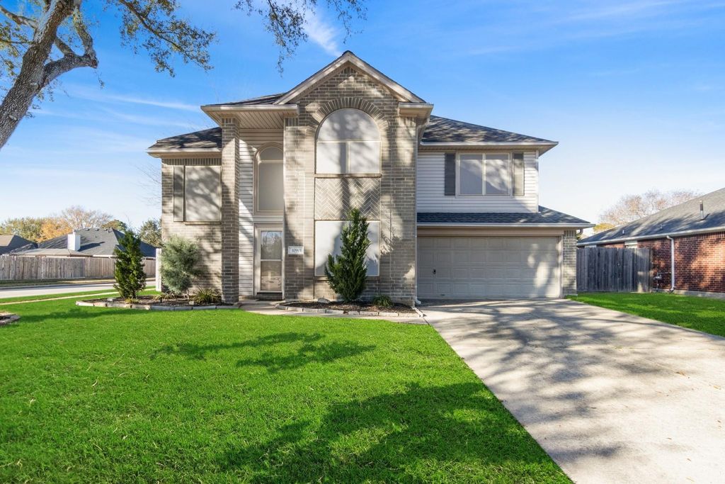 10901 N Spruce Drive N, La Porte, TX 77571