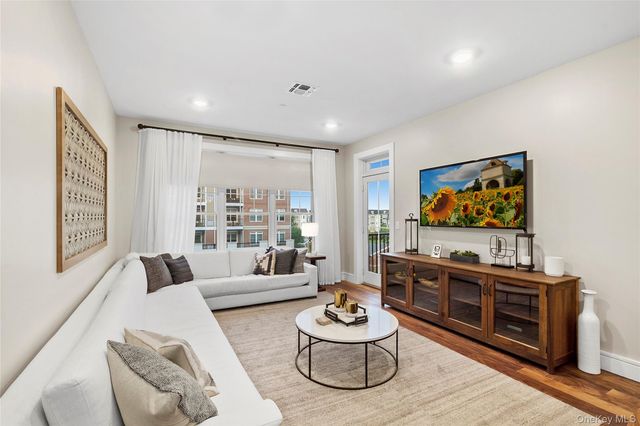 990 Corporate Drive 412, Westbury, NY 11590