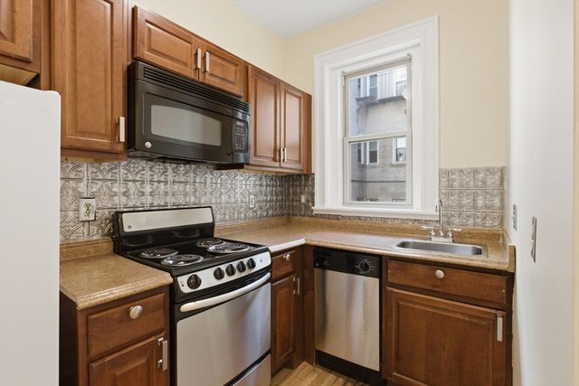 1673 Commonwealth Ave 3, Boston, MA 02135