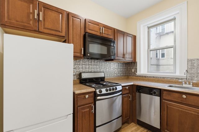 1673 Commonwealth Ave 3, Boston, MA 02135